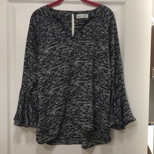 Veroniam light shirt with fluffy sleeves